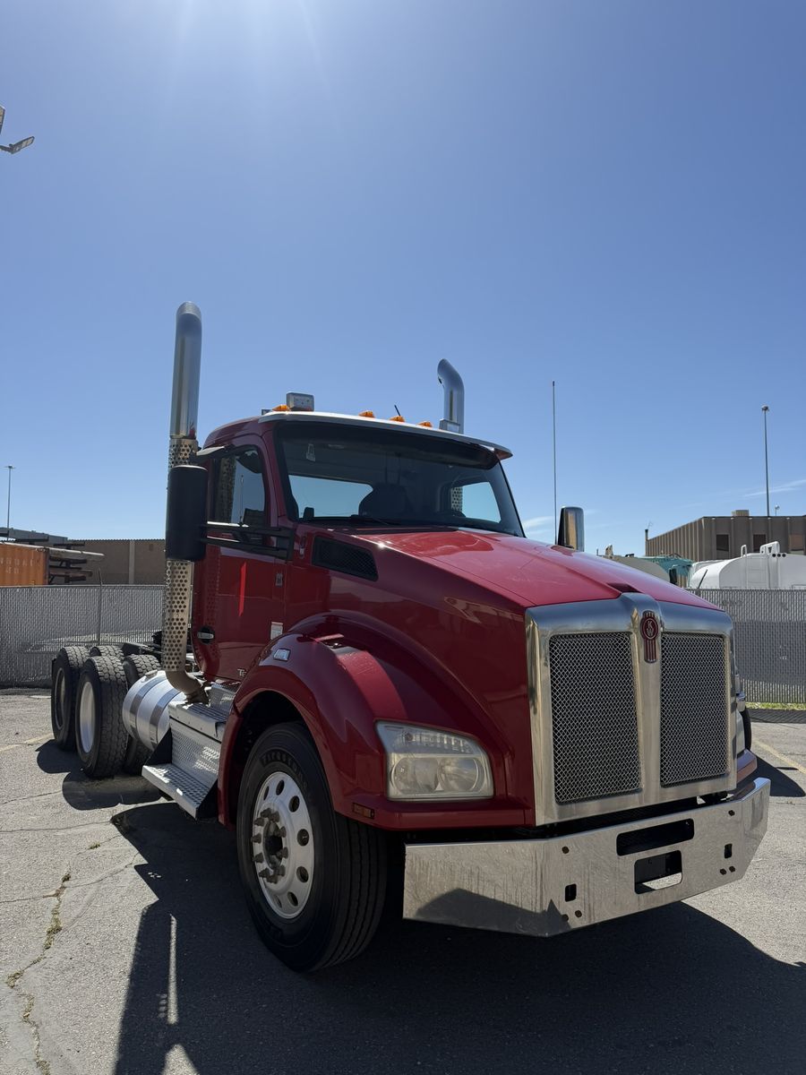 SWEET! 2021 KENWORTH MODEL T880 DAY CAB TRUCK
