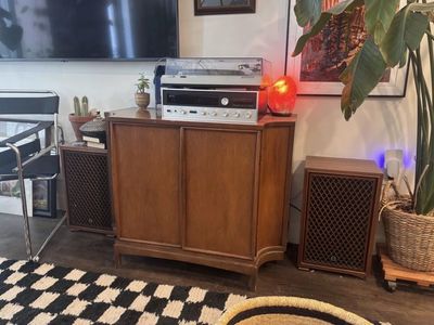 Vintage cabinet w/built in turn table