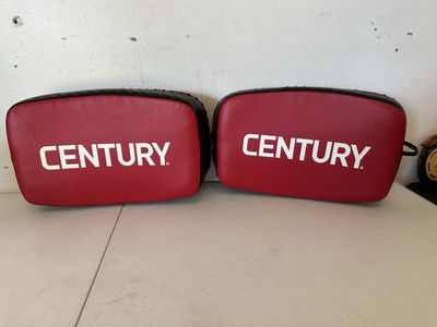 2 Century- Brave Curved Muay Thai Pads - RED/BLACK