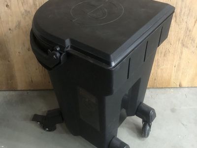 Adams premium detailing bucket