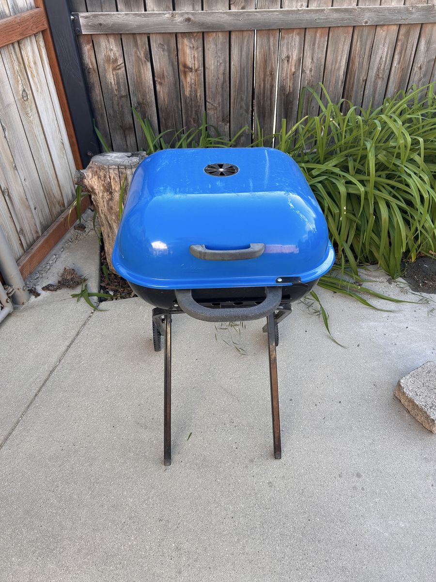Free Charcoal grill, no grate