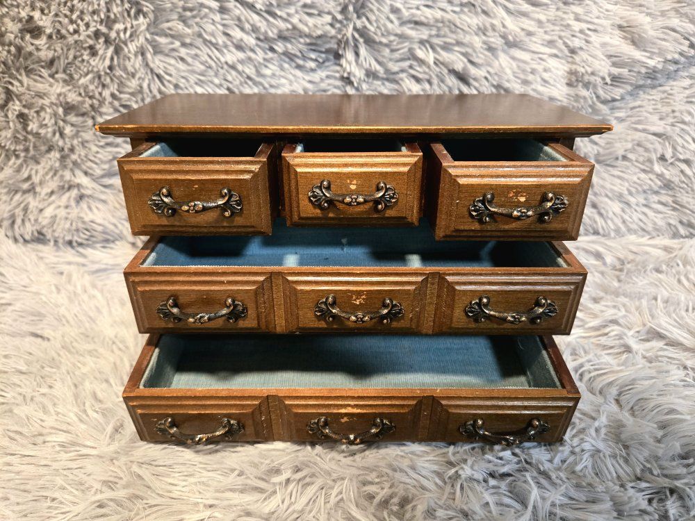 Main image 7
