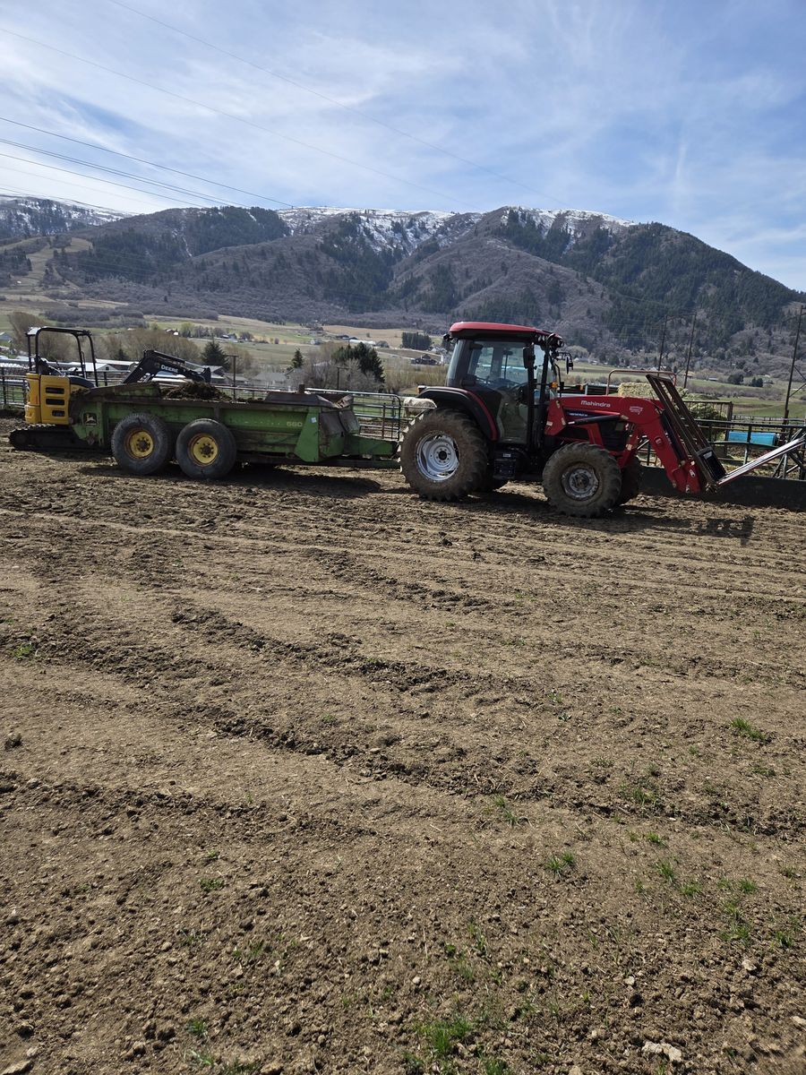 John Deere 660 Manure Spreader
