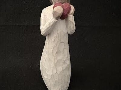 Willow Tree “Angel of the Heart” Figurine 5” Red Heart