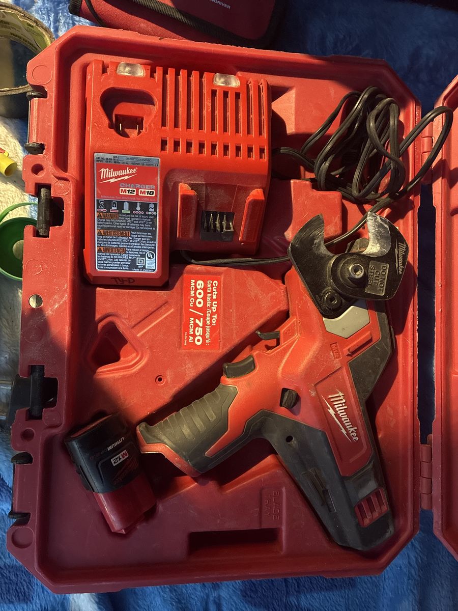 Milwaukee M12 M18 Cordless Cable Cutter Kit with Charger, Battery, and Case - 600/750 MCM Capacity