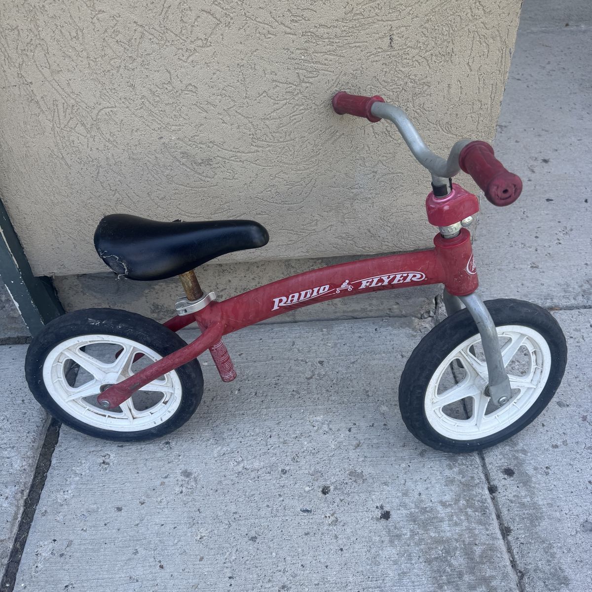 12” Radio Flyer Red Glide & Go Balance Bike - Kids Training Bicycle rips on seat