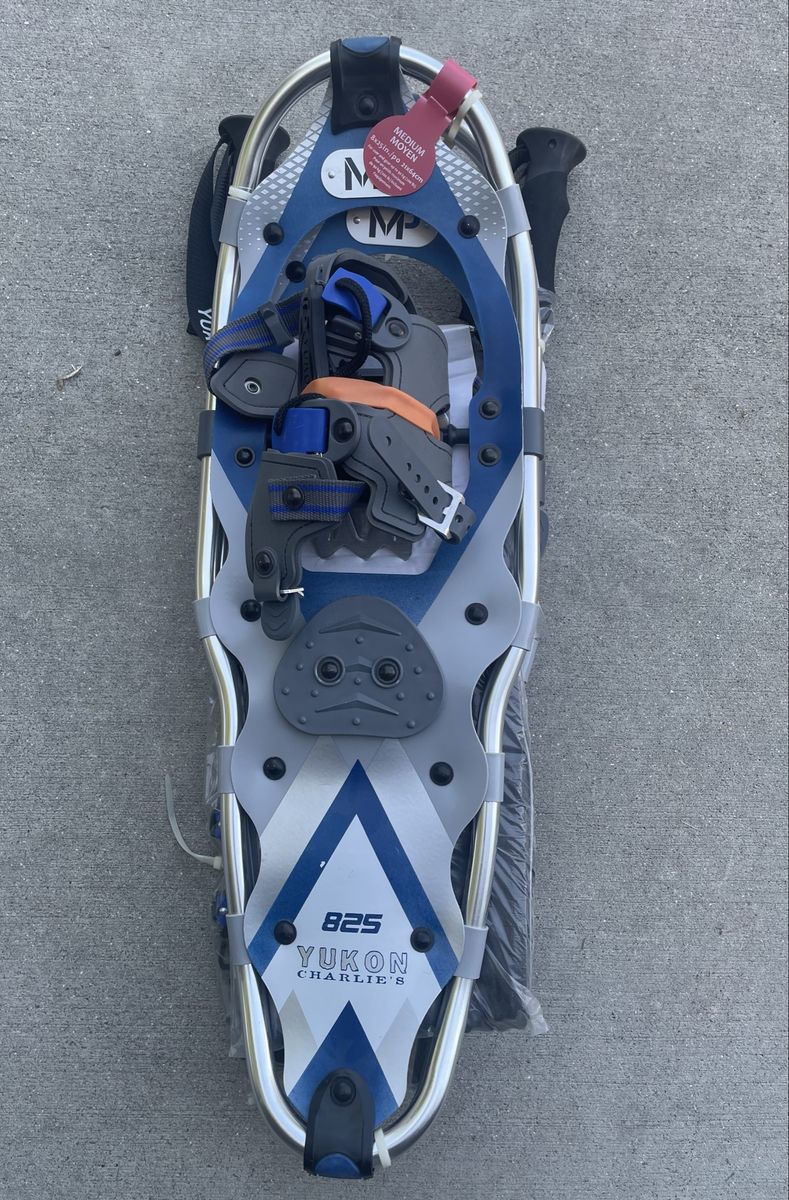 Yukon Charlie's 825 Medium and 821 Small Snowshoes Set with Poles 8x25 NEW