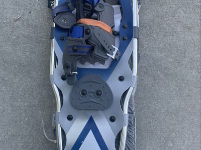 Yukon Charlie's 825 Medium and 821 Small Snowshoes Set with Poles 8x25 NEW