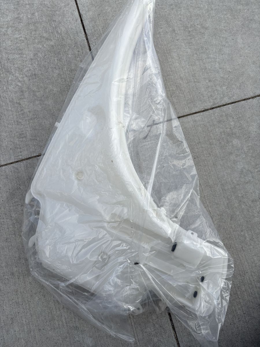 2009 bmw window wash reservoir