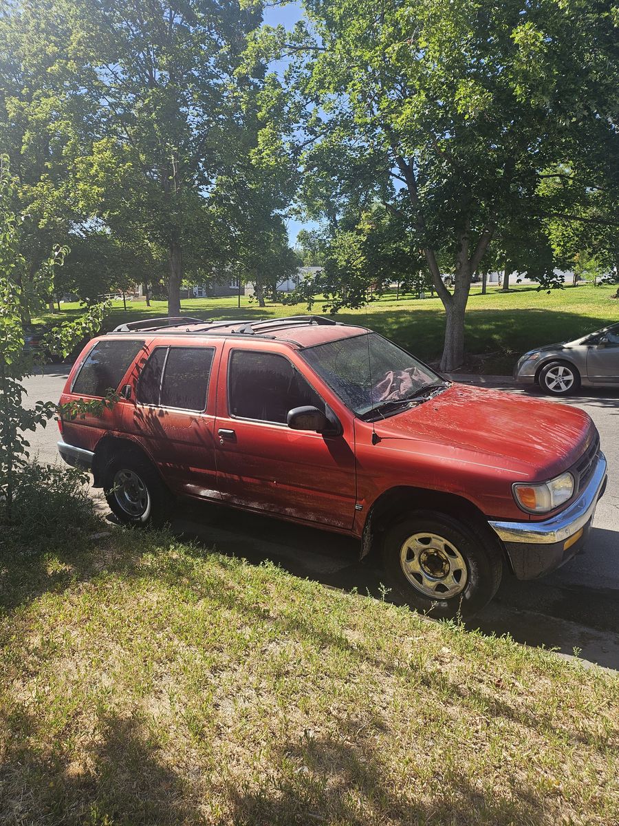 1999 Nissan Pathfinder LE