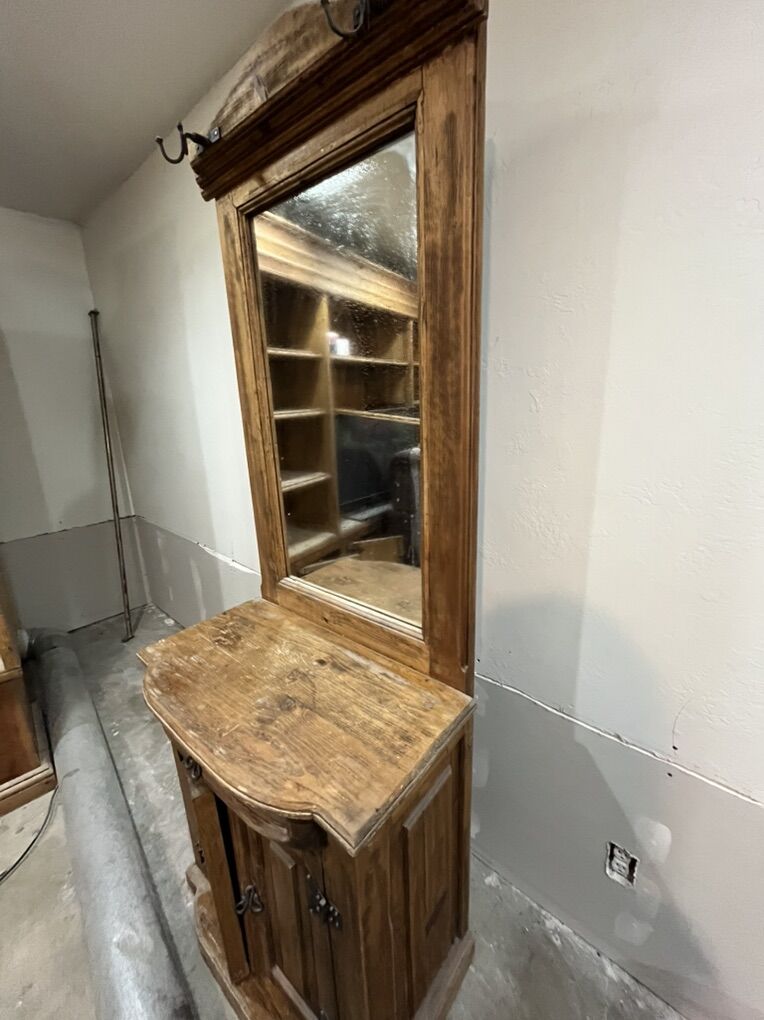 Riatic Mirrored Cupboard