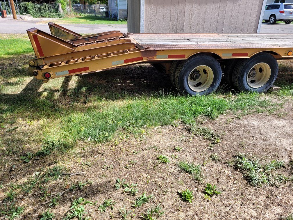 Equipment trailer