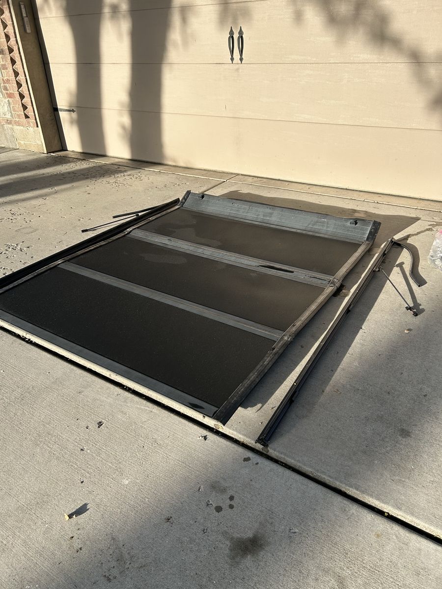 Tonneau cover 6’6 truck bed