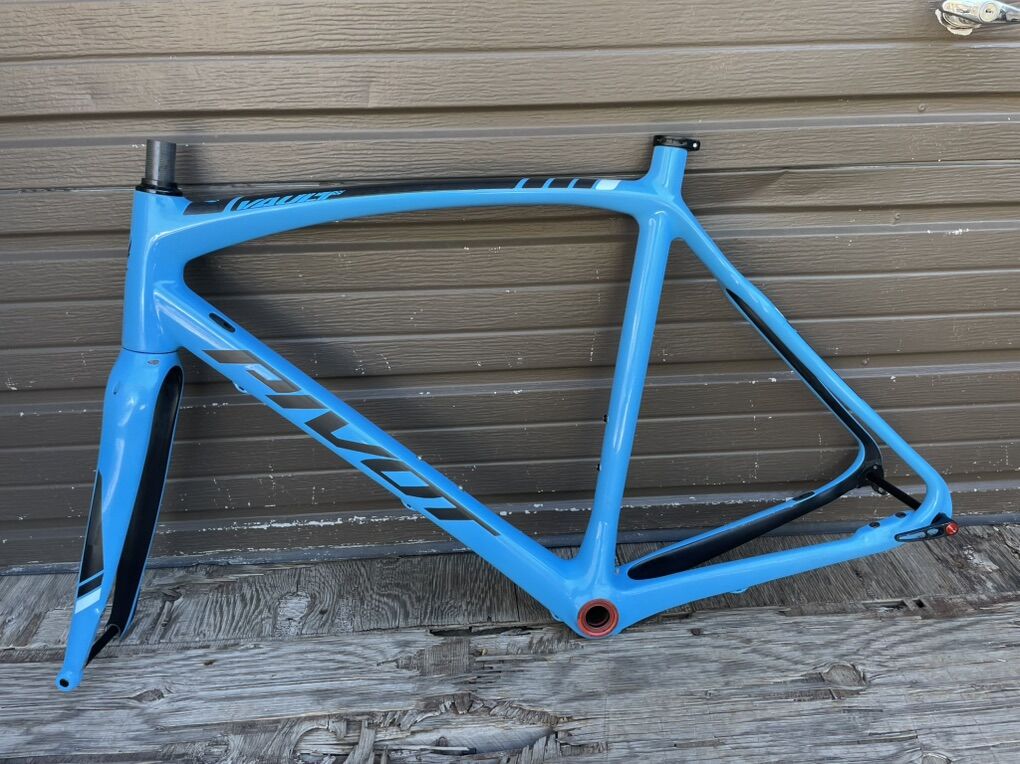 Pivot Vault Frame Large 58cm