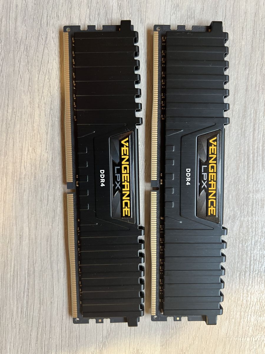 16 GB of DDR4 Ram (Vengeance LPX)