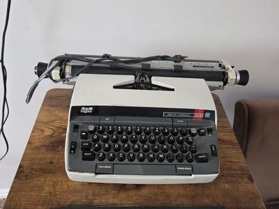 Vintage Smith-Corona 215 Electric Typewriter - White/Gray, Portable Desktop Model in working condition!