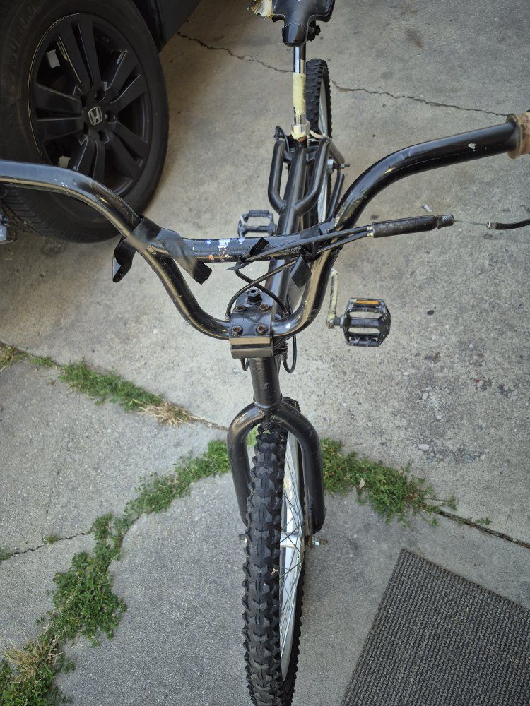 Black bike *READ DESCRIPTION FIRST*