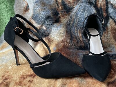 Black Heels Size 7.5