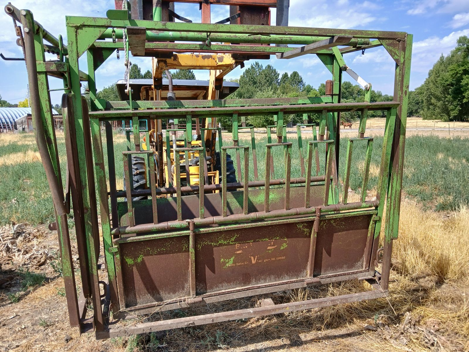 Powder River cattle squeeze chute