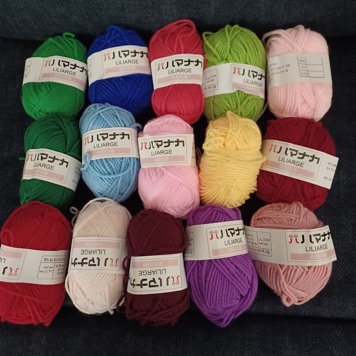 15 Skeins Liliarge Acrylic Yarn Assortment - Vibrant Colors for Knitting & Crochet Projects