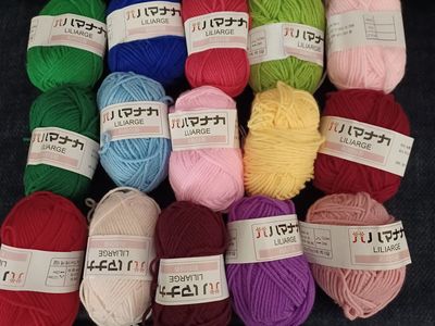 15 Skeins Liliarge Acrylic Yarn Assortment - Vibrant Colors for Knitting & Crochet Projects