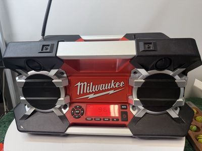 MILWAUKEE Jobsite Radio - NO BLUETOOTH - Job Site Boombox - AM FM AUX