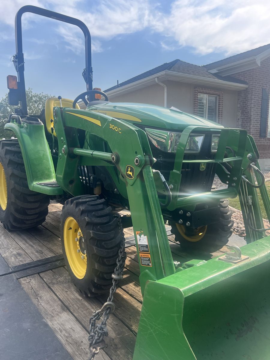 John Deere 3025e 4x4 diesel