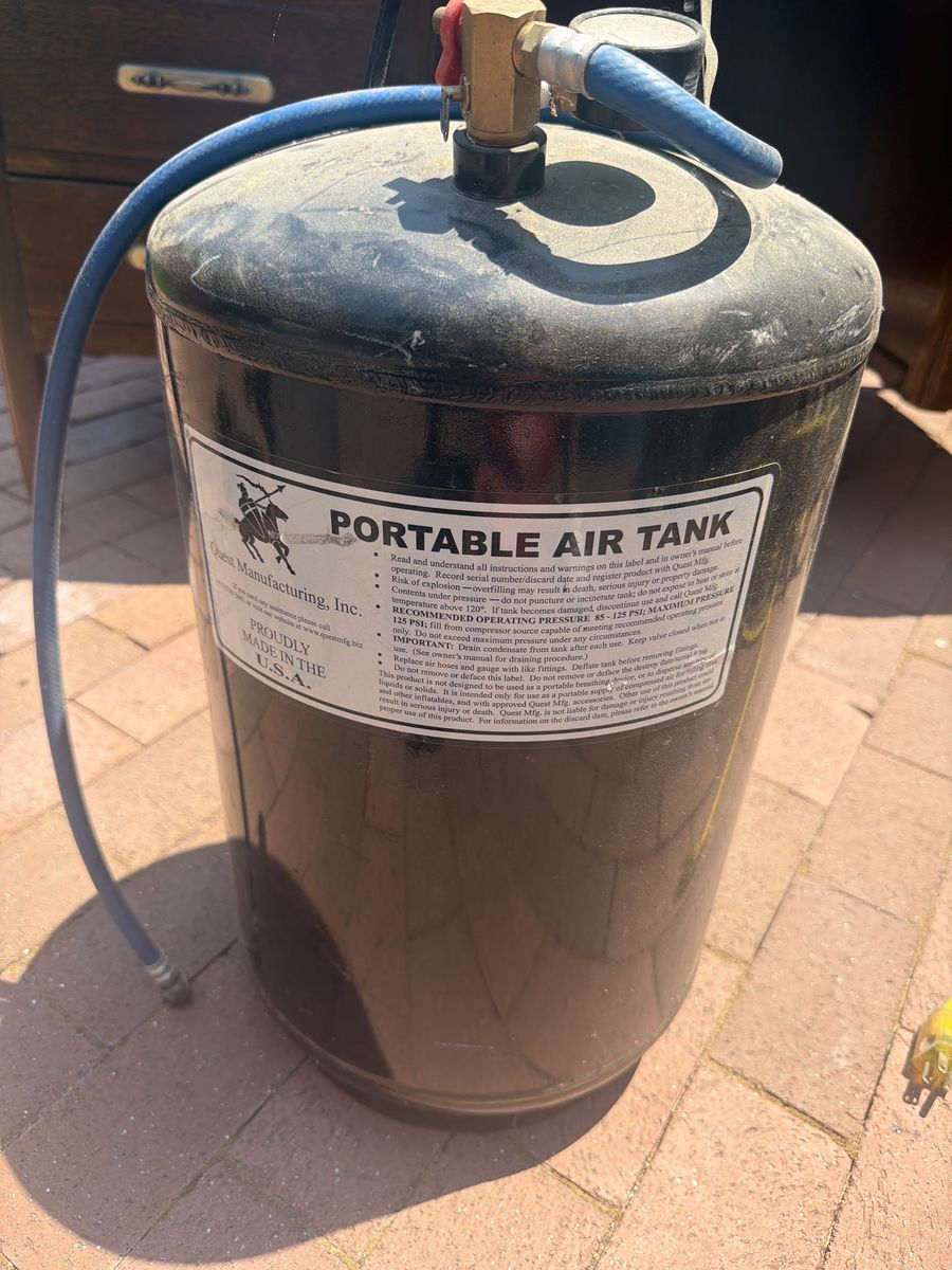 Portable air tank