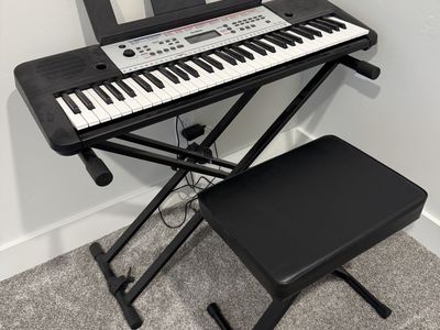Yamah YPT-260 Keyboard with power supply, stand, padded bench and sustain pedal