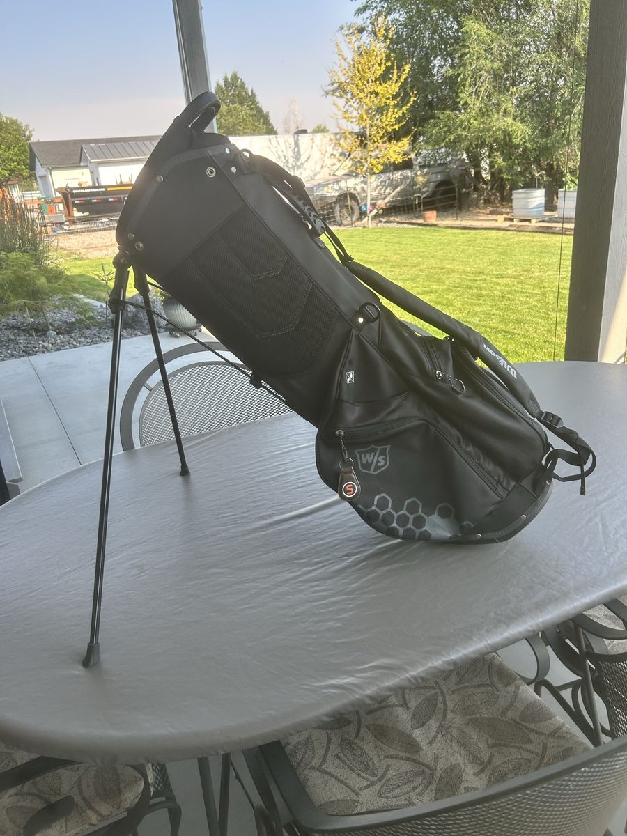 Wilson Staff Featherlight Stand Golf Carry Bag - Black, 6 Pockets, Excellent Condition