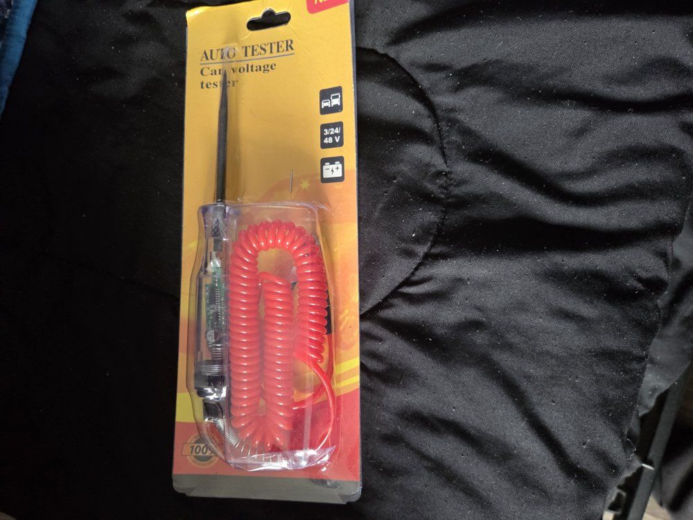 New automotive voltage tester features a digital L