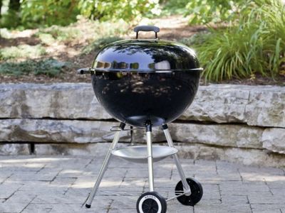 Weber Original Kettle Charcoal Grill