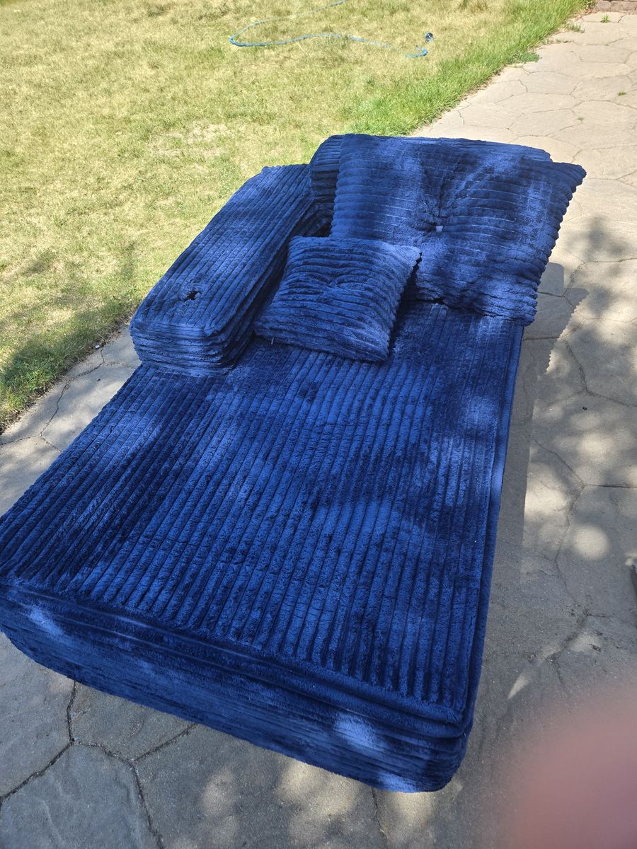 NEW BONELESS CHAISE LOUNGE COUCH