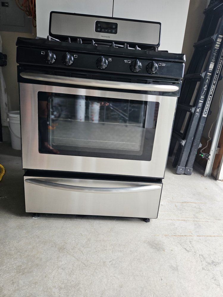 Frigidaire Gas Range stove oven