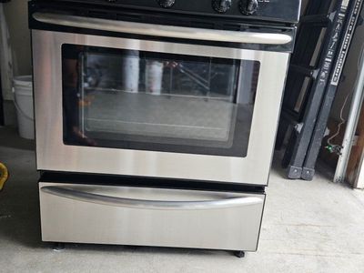Frigidaire Gas Range stove oven