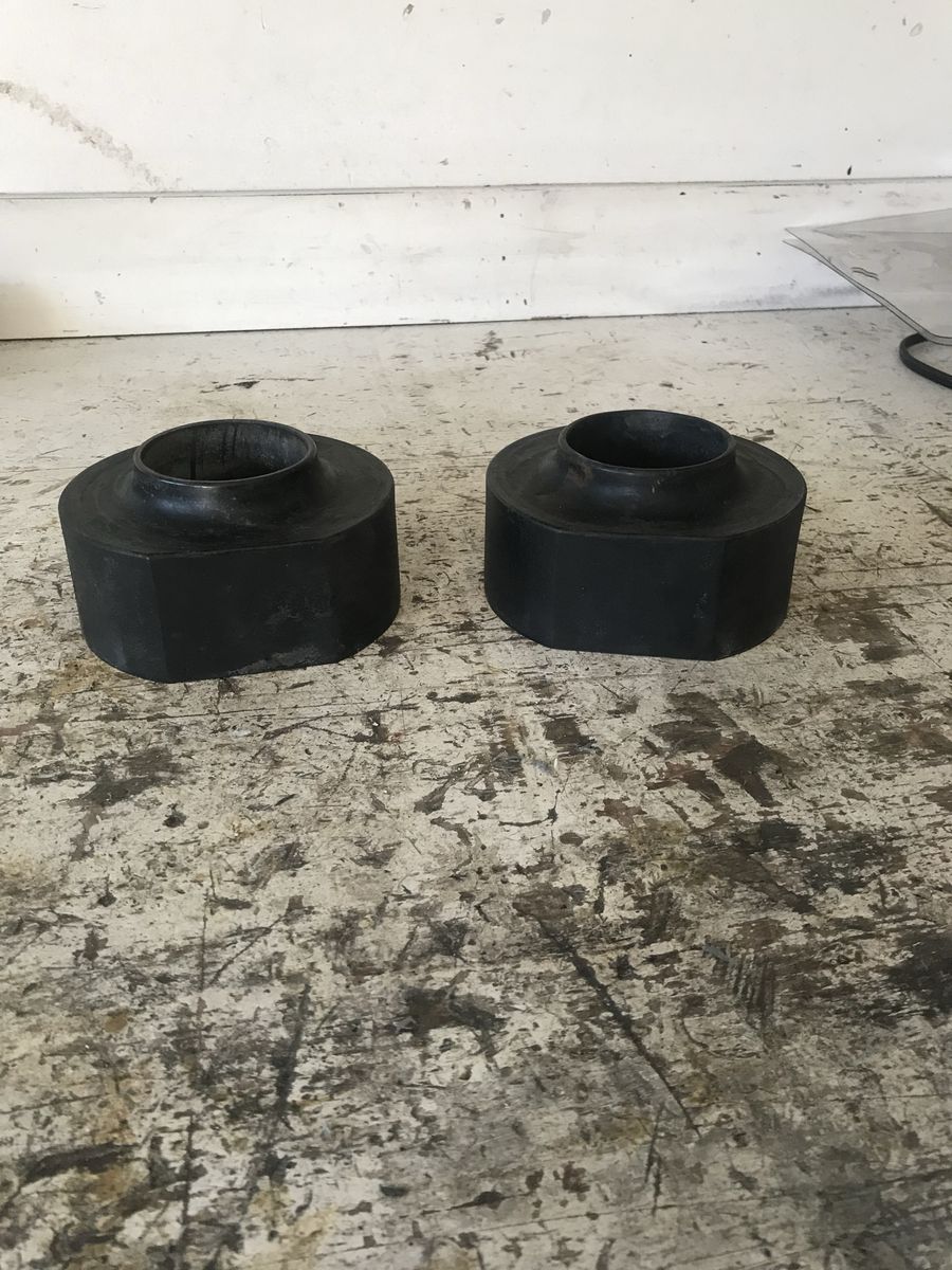 Jeep lift pucks