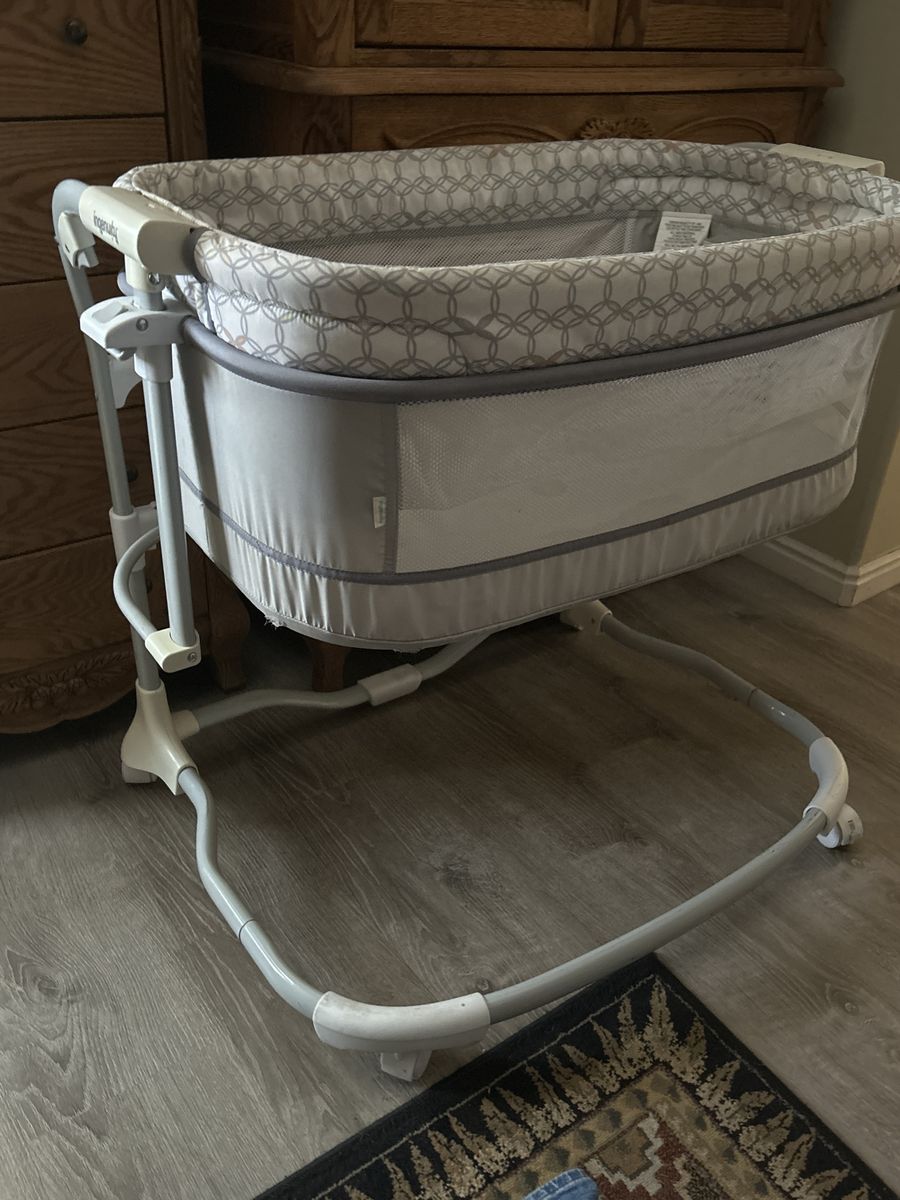 Baby bassinet great shape,  baby grew out of it.