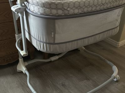 Baby bassinet great shape, baby grew out of it.