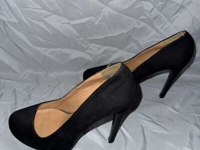 Journee Collection Black Faux Suede Pumps