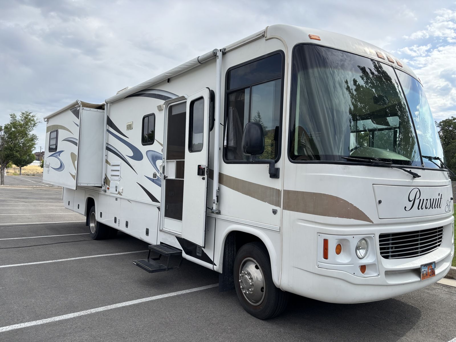 2007 Georgie Boy Pursuit 35' Motorhome