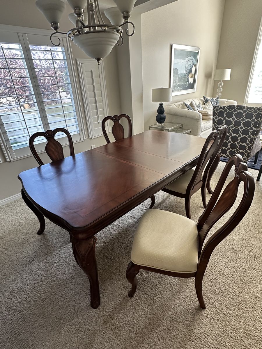 Cherry Wood Finish Extendable Dining Table Set 72-96" with 4 Chairs - Excellent Condition