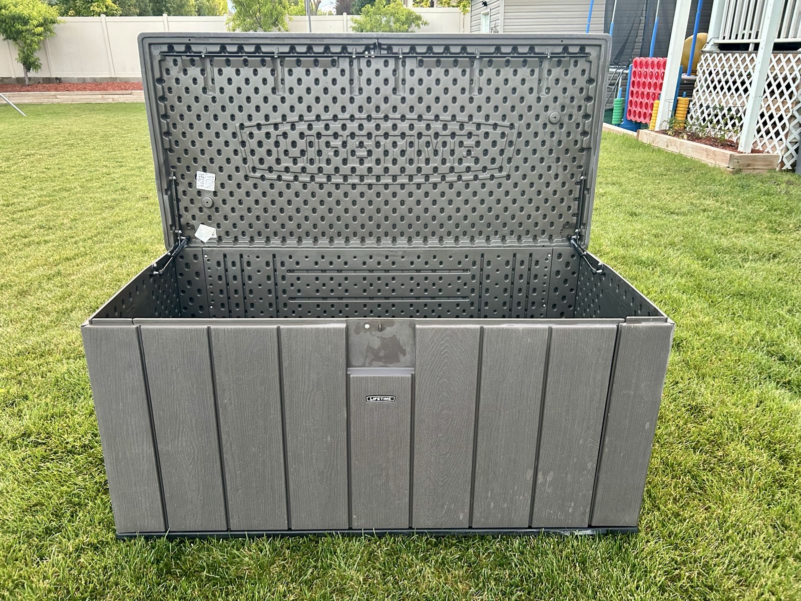 Lifetime 130 Gal Outdoor Deck Box Storage, Gray, Used