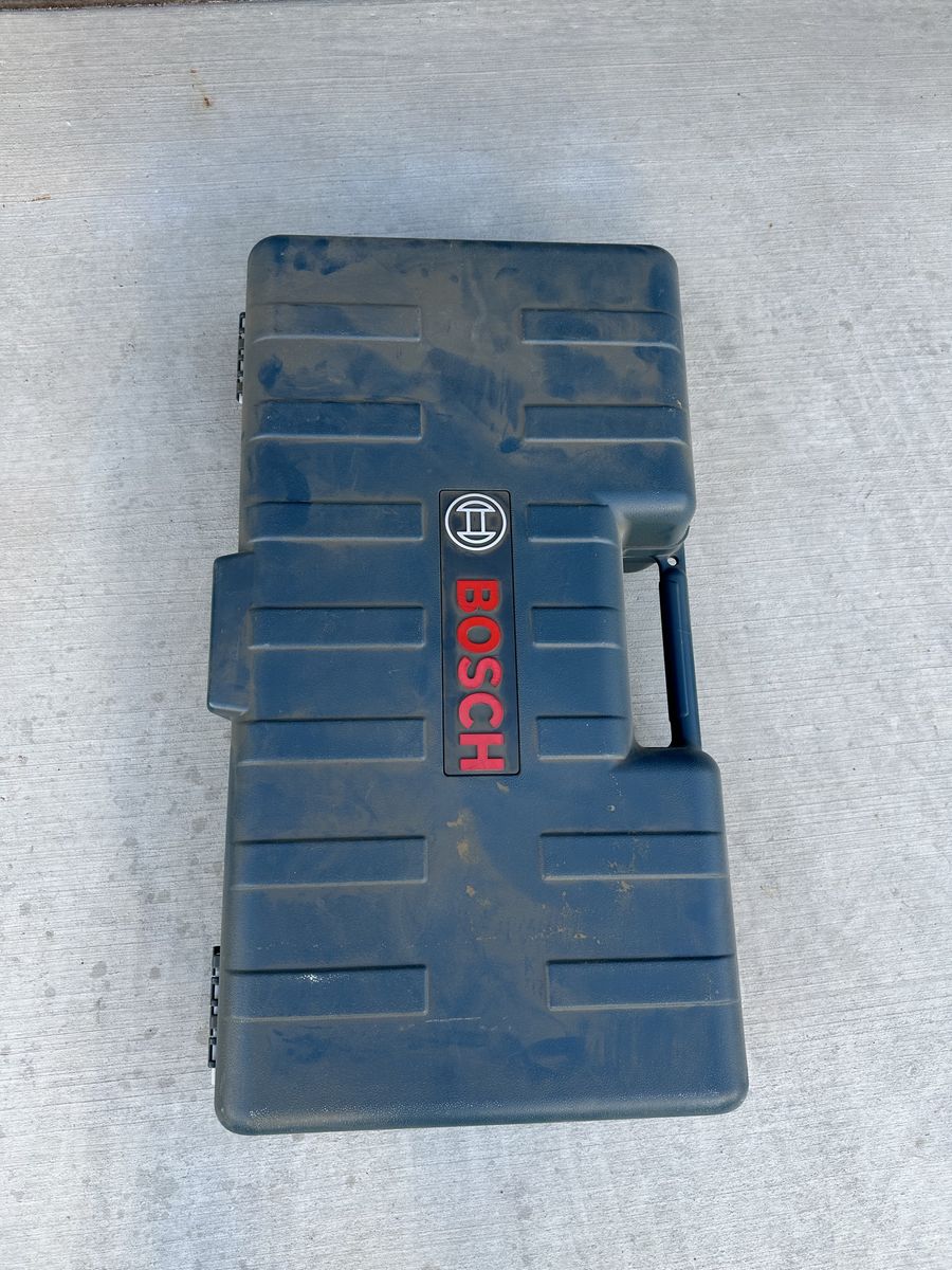 Bosch GLL 150E Professional Rotary Laser Level Kit – Tripod, Grade Rod & Receiver Included