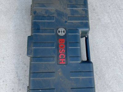 Bosch GLL 150E Professional Rotary Laser Level Kit – Tripod, Grade Rod & Receiver Included