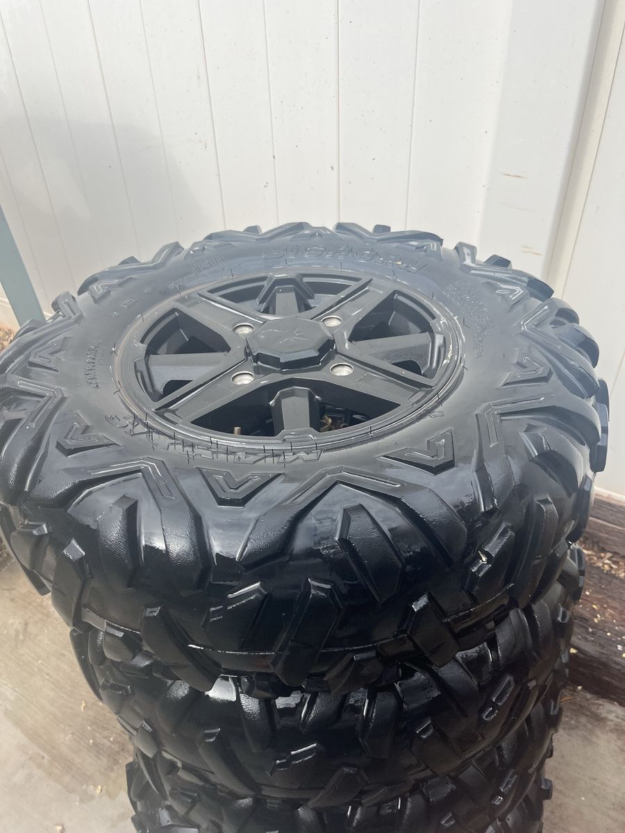 4 Tires/rims   29X9’00 R14,