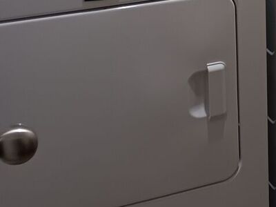 Maytag electric dryer 7.0 cu ft 6 months new