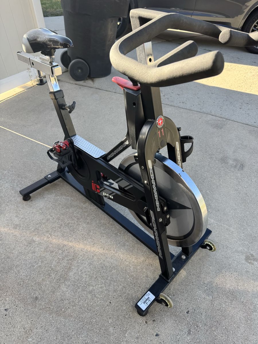 Schwinn IC Pro Spin Bike Indoor Cycling Trainer Exercise Bike