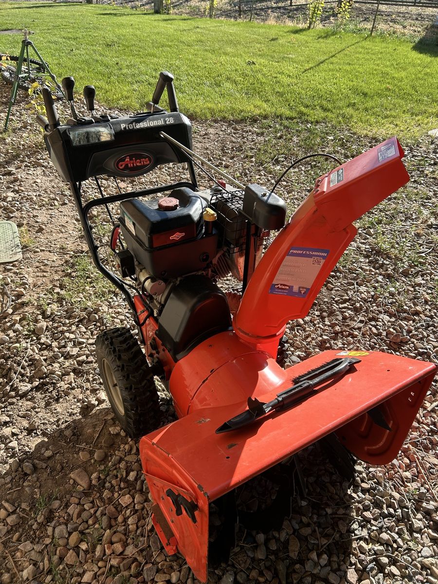 Ariens Professional 28 Two-Stage Snow Blower 420cc