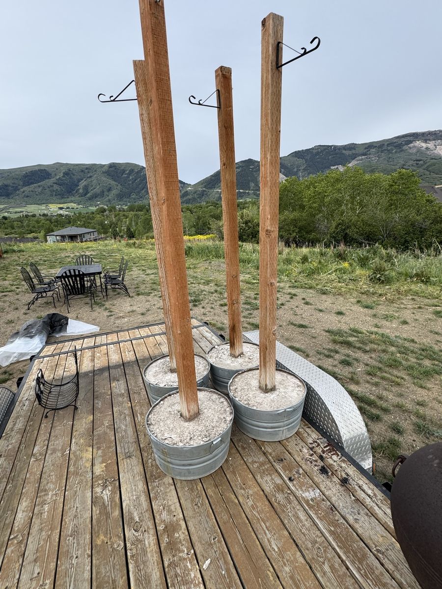 Freestanding patio post in concrete