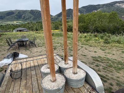 Freestanding patio post in concrete